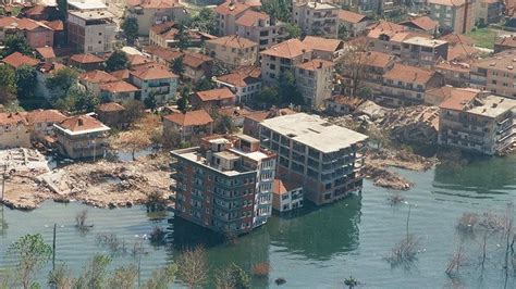 gölcük depreminde kaç bina yıkıldı